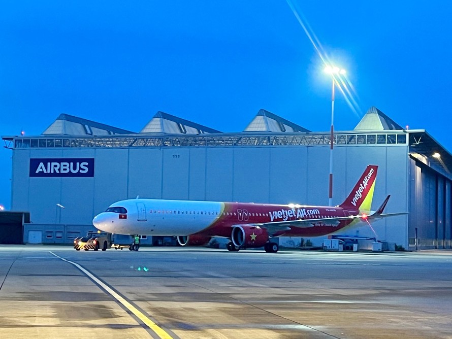 Tàu bay mới tại Hamburg (Đức) trước giờ cất cánh về Việt Nam. Ảnh: Vietjet 