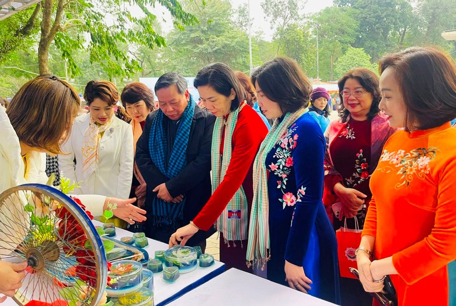 Festival “Phụ nữ Thủ đô vì hòa bình, phát triển” năm 2024 thu hút nhiều chị em phụ nữ tham dự