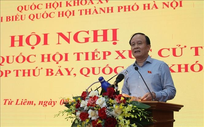 Chủ tịch HĐND, Phó trưởng đoàn đại biểu Quốc hội thành phố Hà Nội Nguyễn Ngọc Tuấn phát biểu tại buổi tiếp xúc cử tri.