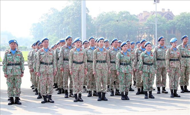 Cán bộ, sĩ quan, quân nhân Cục Gìn giữ hòa bình (GGHB) Việt Nam tại Lễ Báo công dâng Bác. Ảnh: Trọng Đức - TTXVN