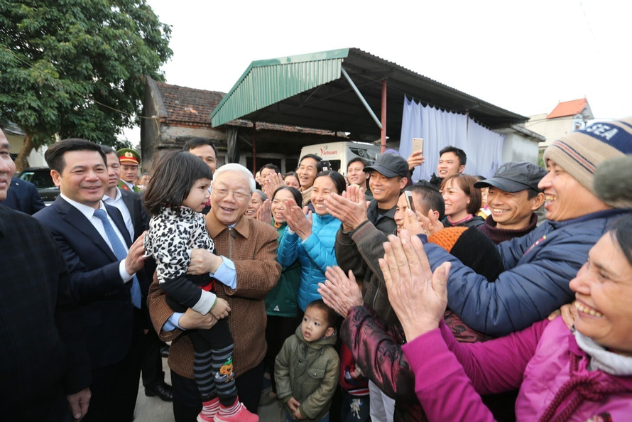 Tổng Bí thư Nguyễn Phú Trọng gặp gỡ người dân xã Tây An, huyện Tiền Hải, tỉnh Thái Bình năm 2018. Ảnh: TTXVN