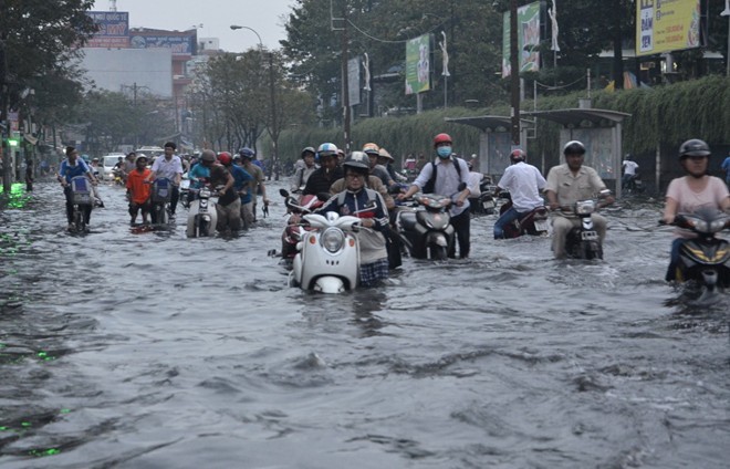 Sài Gòn đối mặt nguy cơ ngập sâu trong 2 ngày tới