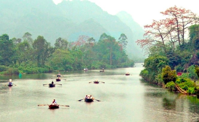 Lễ hội chùa Hương là lễ hội lớn nhất VN, kéo dài 3 tháng mùa xuân.