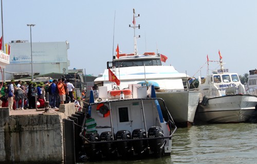  Du khách đi tàu siêu tốc ra đảo Lý Sơn. Ảnh: Sơn Thủy