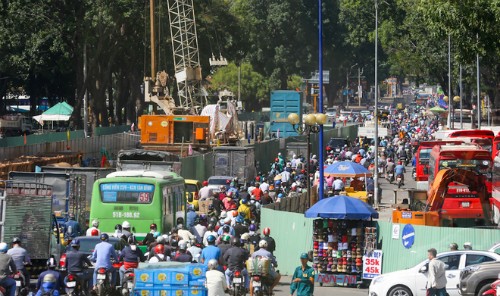 Khu vực ngã 6 Nguyễn Thái Sơn - Nguyễn Kiệm là điểm "nóng" ùn tắc.