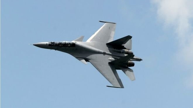 Máy bay chiến đấu Su-30 .