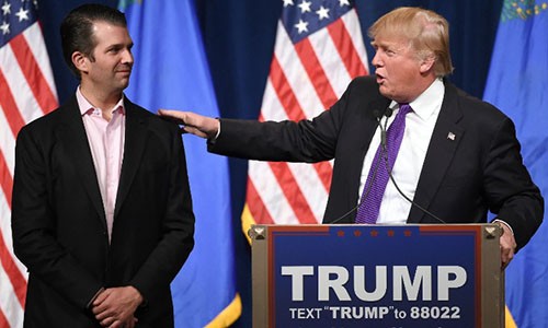  Tổng thống Mỹ Trump và con trai cả Trump Jr. Ảnh: CNN.