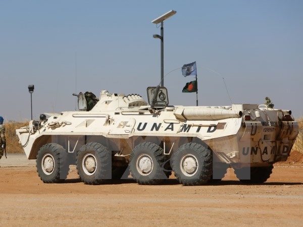 Binh sỹ thuộc UNAMID tuần tra tại Darfur. (Nguồn: AFP/TTXVN)