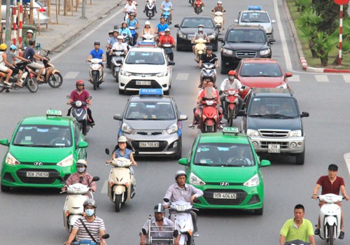 Hơn chục tuyến phố taxi, ô tô bị cấm giờ cao điểm. Ảnh minh họa: Đoàn Loan