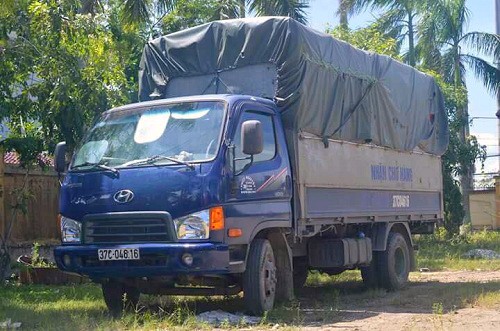 Các binh sỹ LNA tiến vào thành phố miền Đông Benghazi sau khi giải phóng khu vực al-Jufra từ các nhóm khủng bố ngày 5/6. (Nguồn: AFP/TTXVN)