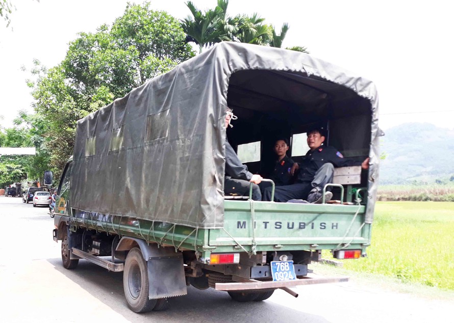 Nhiều cán bộ, chiến sĩ công an được huy động truy bắt 3 đối tượng nguy hiểm