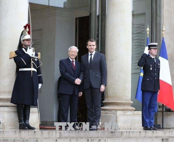 Tổng thống Pháp Emmanuel Macron đón Tổng Bí thư Nguyễn Phú Trọng. Ảnh: Trí Dũng/TTXVN