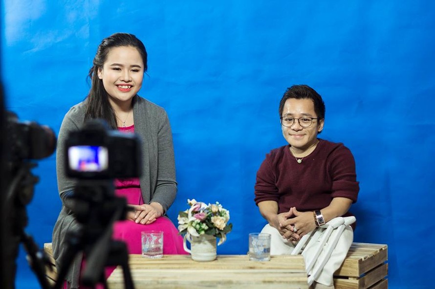 Một buổi quay video của “Đom đóm studio”