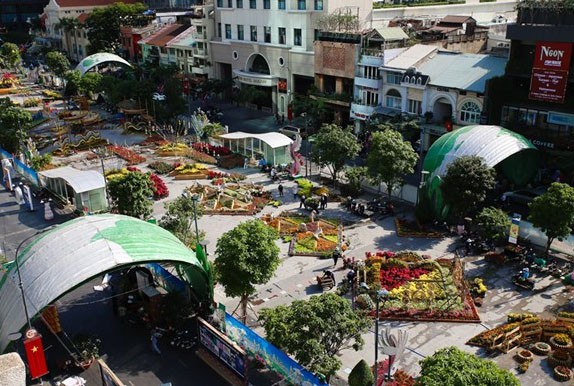 Đường hoa xuân Nguyễn Huệ năm 2016. 