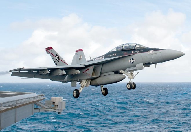 Tiêm kích trên hạm F/A-18 E/F Super Hornet không còn phù hợp với chiến lược 2A/2D của Nga và Trung Quốc. Ảnh: Hải quân Mỹ