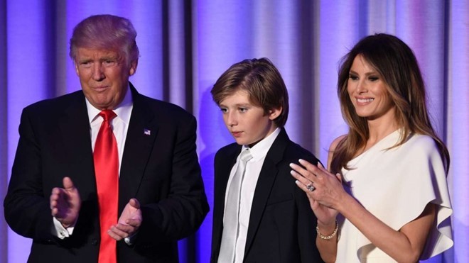 Bà Melania và cậu út Barron sẽ chuyển vào Nhà Trắng sau khi năm học kết thúc. Ảnh: AFP.