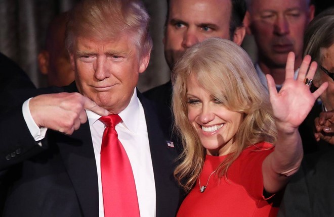 Tổng thống đắc cử Donald Trump và bà Kellyanne Conway. Ảnh: WSJ