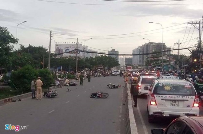 Cảnh sát phong tỏa hiện trường tai nạn.