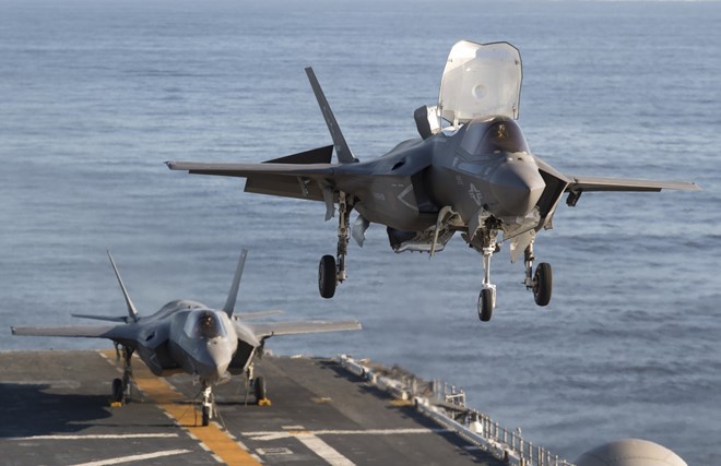 Tiêm kích tiến công kết hợp JSF F-35, chương trình phát triển vũ khí "nhiều tiền, lắm tiếng" của Lầu Năm Góc. Ảnh: Hải quân Mỹ