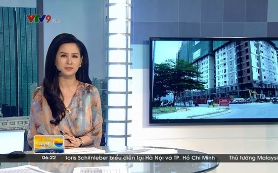 Cựu BTV Thời sự 19h cho rằng mặc phản cảm lên sóng hoàn toàn là lỗi của BTV. 