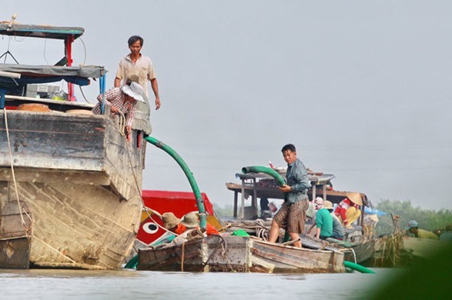 Khai thác cát bừa bãi: Ông Cục phó sốt sắng