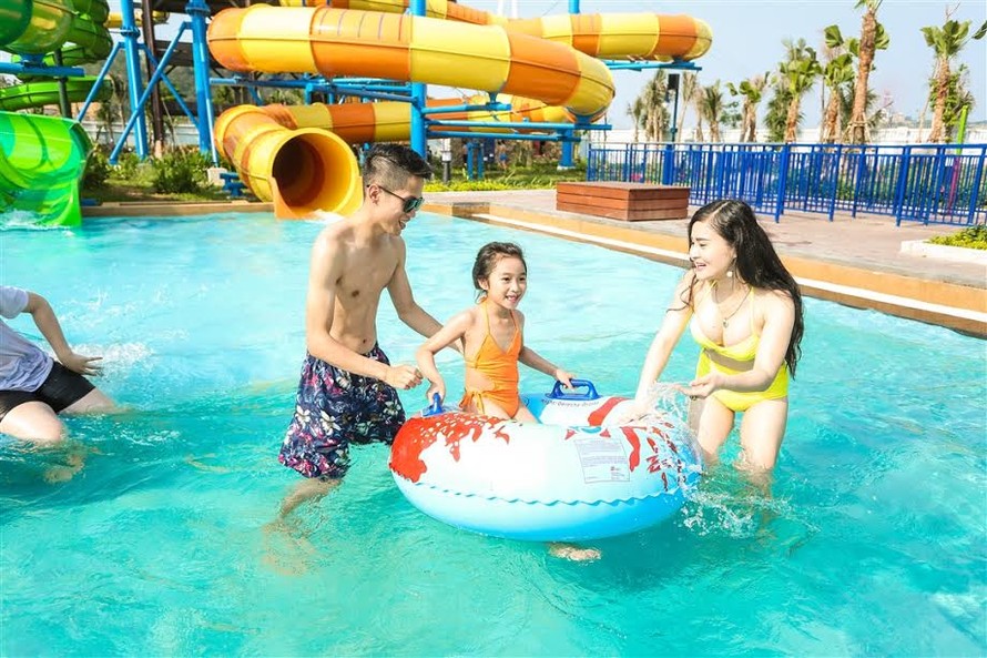 Giải cơn khát giữa hè với Typhoon Water Park Hạ Long