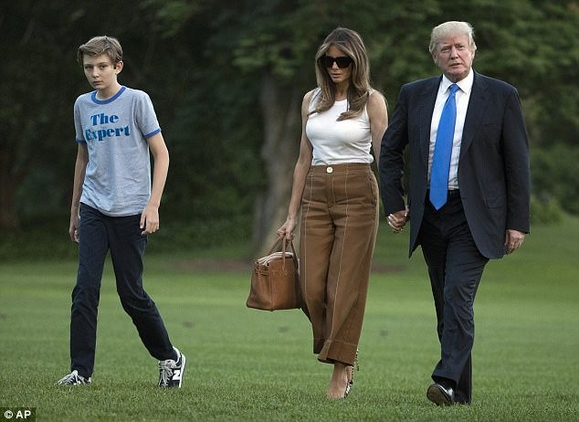 Đệ nhất phu nhân Melania và con trai dọn tới Nhà Trắng vào đầu tháng 6. (Ảnh: AP)