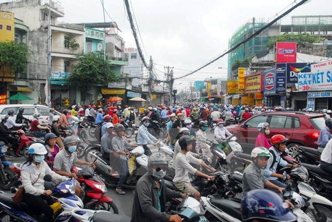 Qúa tải phương tiện giao thông cũng gây ra ô nhiễm tiếng ồn. 