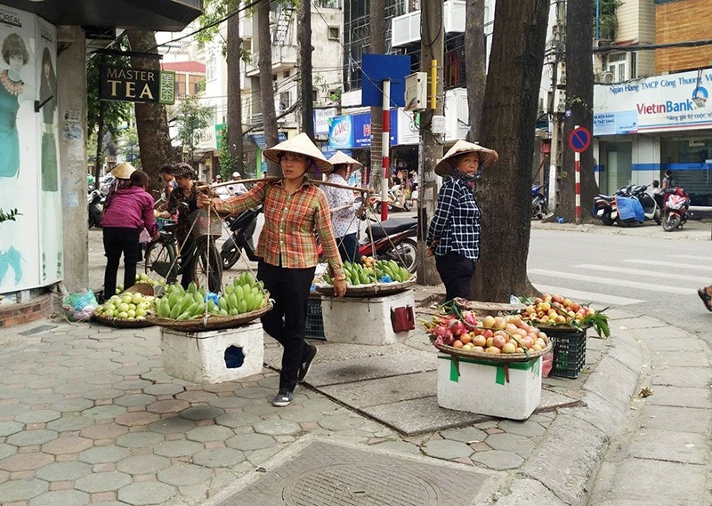 Việc buôn bán trái cây trên vỉa hè, lòng đường của Hà Nội tới đây sẽ bị xoá xổ