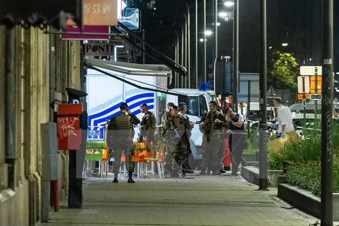 Cảnh sát gác tại hiện trường vụ tấn công ở Brussels. (Nguồn: AFP/TTXVN)