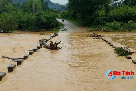 Hà Tĩnh: Lốc xoáy và lũ quét xuất hiện do ảnh hưởng từ cơn bão số 4