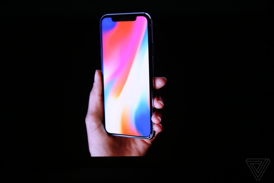 Cận cảnh iPhone X - 'vũ khí X' của Apple trong tương lai