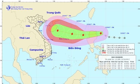 Bão Khanun càn quét biển Đông với sức gió giật cấp 13