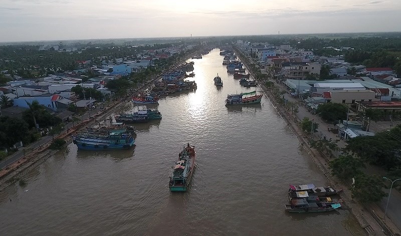 Tàu vào cảng Trần Đề, Sóc Trăng trú bão. Ảnh: PLO