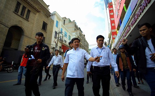 'Trảm' liên tiếp 48 bãi xe, ông Đoàn Ngọc Hải than phiền về hai quyết định 'trói chân' 