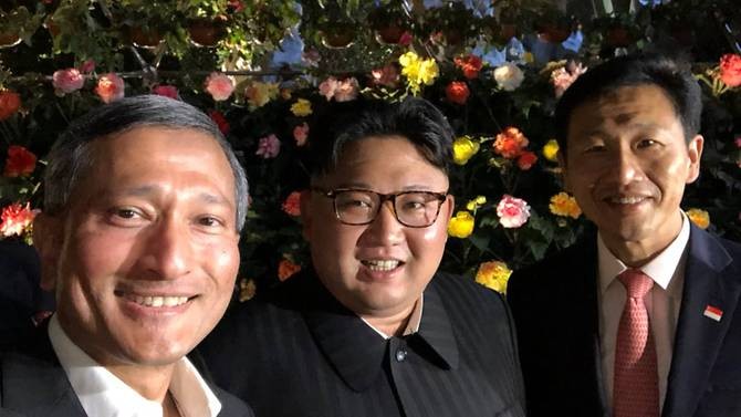 Ngoại trưởng Singapore Vivian Balakrishnan, Chủ tịch Triều Tiên Kim Jong Un, Bộ trưởng Bộ Giáo dục Ong Ye Kung (từ trái qua). Ảnh: ChannelNewsAsia