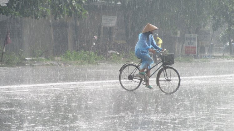 Bắc Bộ ngày nắng nóng, chiều tối có mưa giải nhiệt