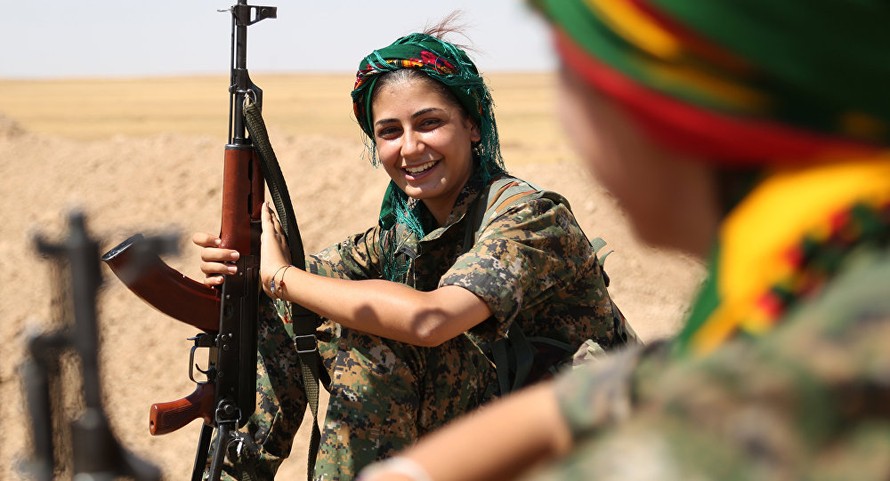 Phụ nữ Kurd tại Afrin biểu tình phản đối việc bị ép mang khăn Hijab