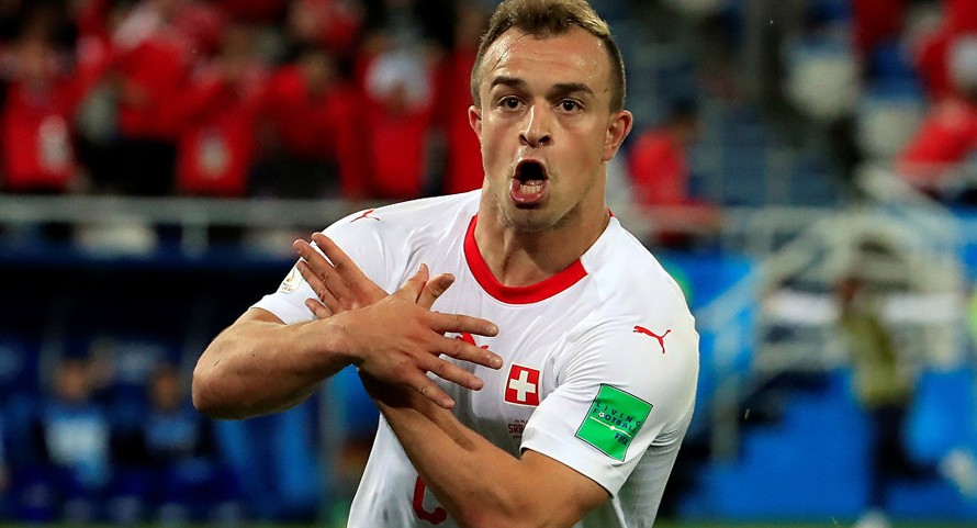 Xhaka và Shaqiri bị FIFA 'sờ gáy' do có hành vi ăn mừng phi thể thao