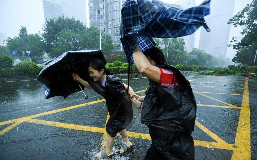 Trung Quốc: Bão Mangkhut gây tê liệt hệ thống giao thông tại Quảng Đông