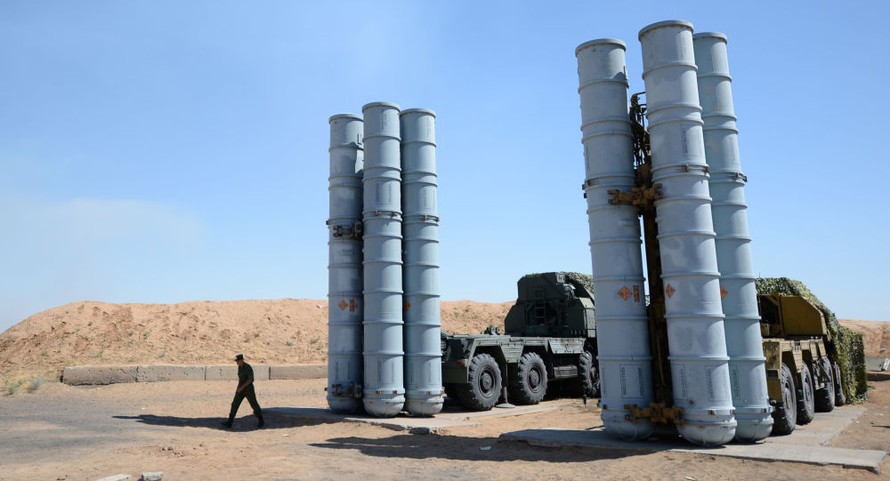 'Hệ thống S-300 sẽ buộc Israel phải cân nhắc trước khi không kích Syria'