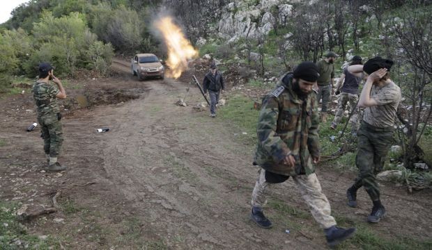 Chiến sự Syria: Bị phiến quân đột kích, quân chính phủ dội 'mưa tên lửa' đáp trả tại Latakia