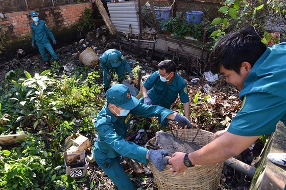 Quận 7 ra quân tổng dọn vệ sinh, khơi thông dòng chảy