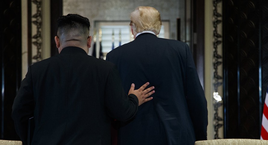 Tổng thống Trump gửi thư cho Chủ tịch Kim Jong-un