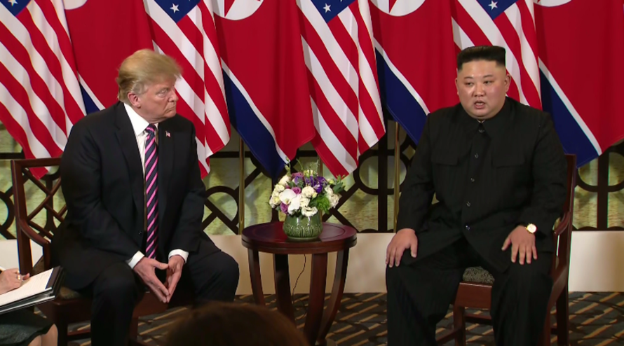 Màn đối thoại đầu tiên giữa Tổng thống Trump và Chủ tịch Kim