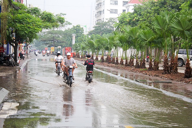 Con phố quanh năm luôn trong tình trạng ngập úng tại Hà Nội