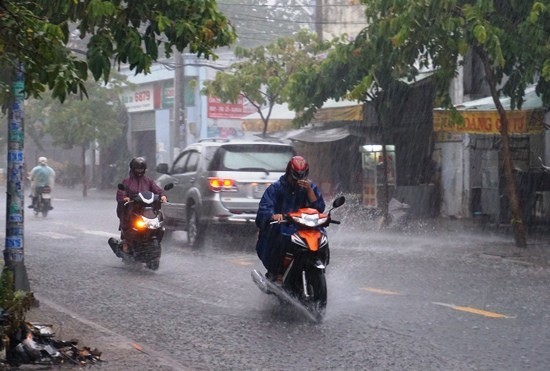 Thời tiết ngày 25/8: Nắng nóng quay trở lại Bắc Bộ, Trung Bộ có mưa dông