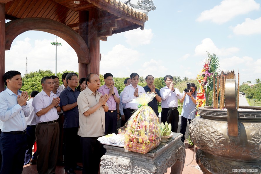 Thủ tướng dâng hương tại Thành cổ Quảng Trị