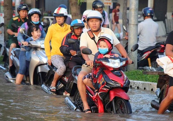 Cần Thơ cho học sinh nghỉ tiếp một ngày do ngập úng