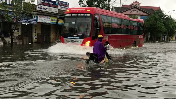 Mưa lớn tại Nghệ An-Hà Tĩnh, hàng nghìn học sinh nghỉ học